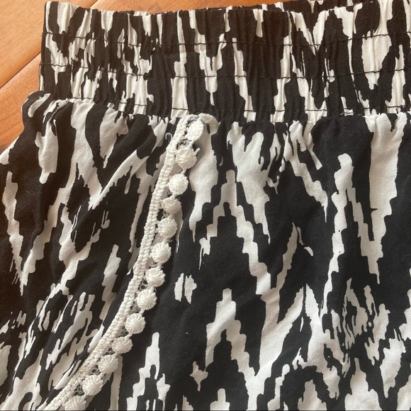 Just Love Shorts - Picture 3 of 6